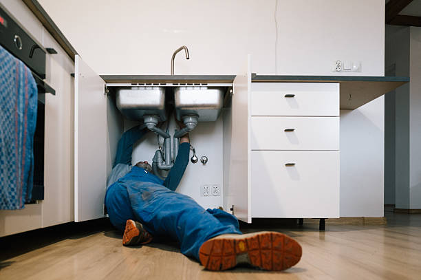 Professional Leak Detection technician working in Palatine, IL